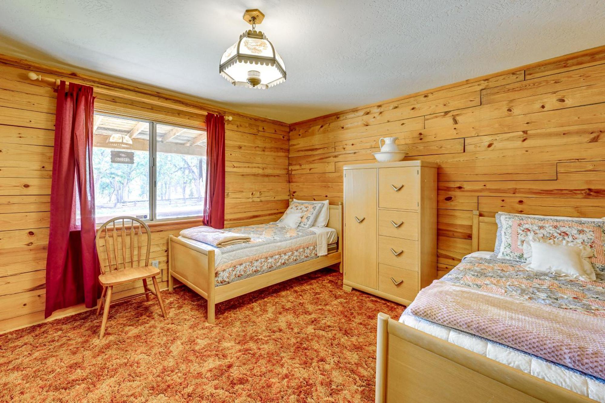 Cozy Family-Friendly Badger Retreat With Fireplace! ภายนอก รูปภาพ