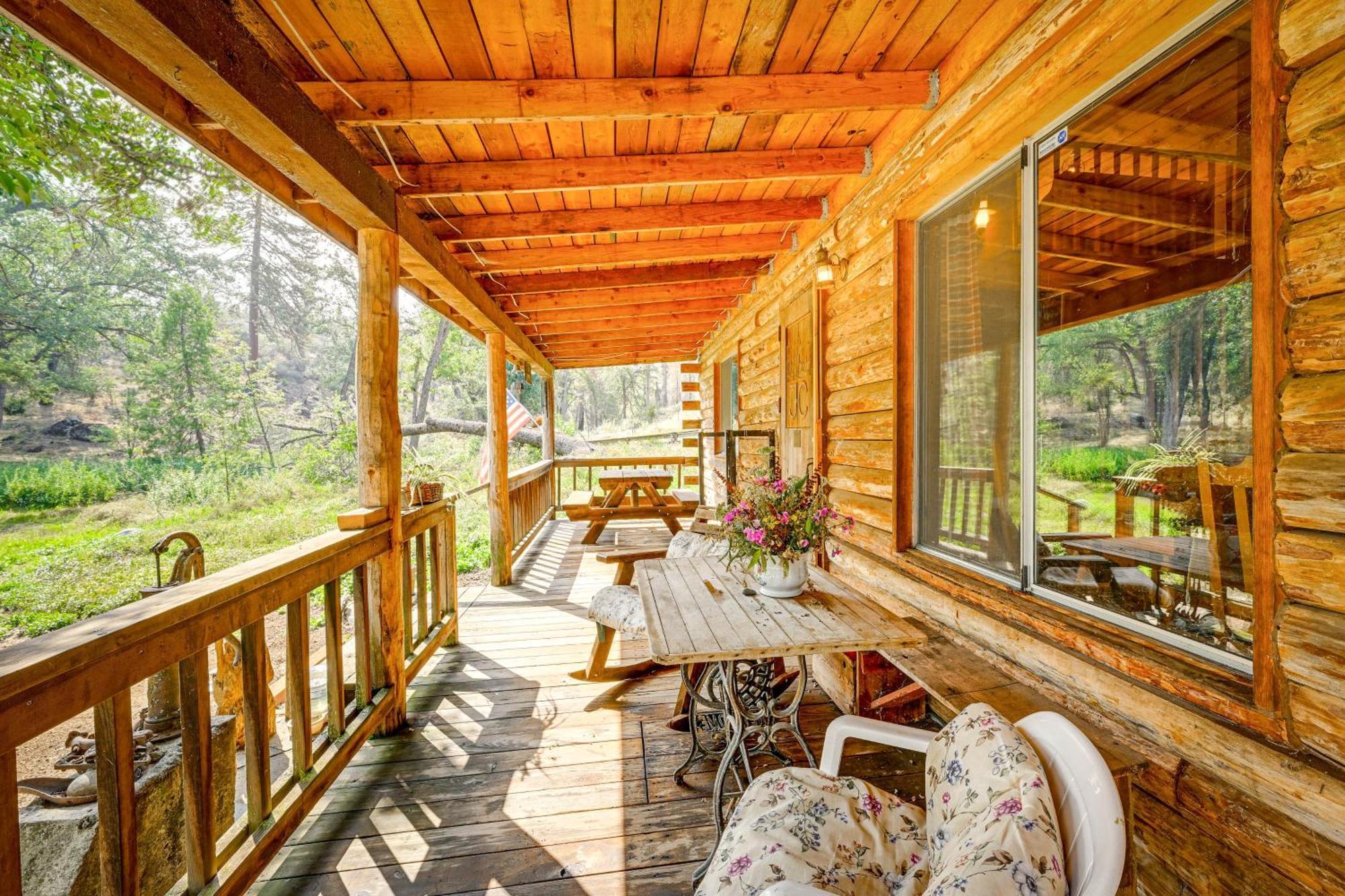 Cozy Family-Friendly Badger Retreat With Fireplace! ภายนอก รูปภาพ