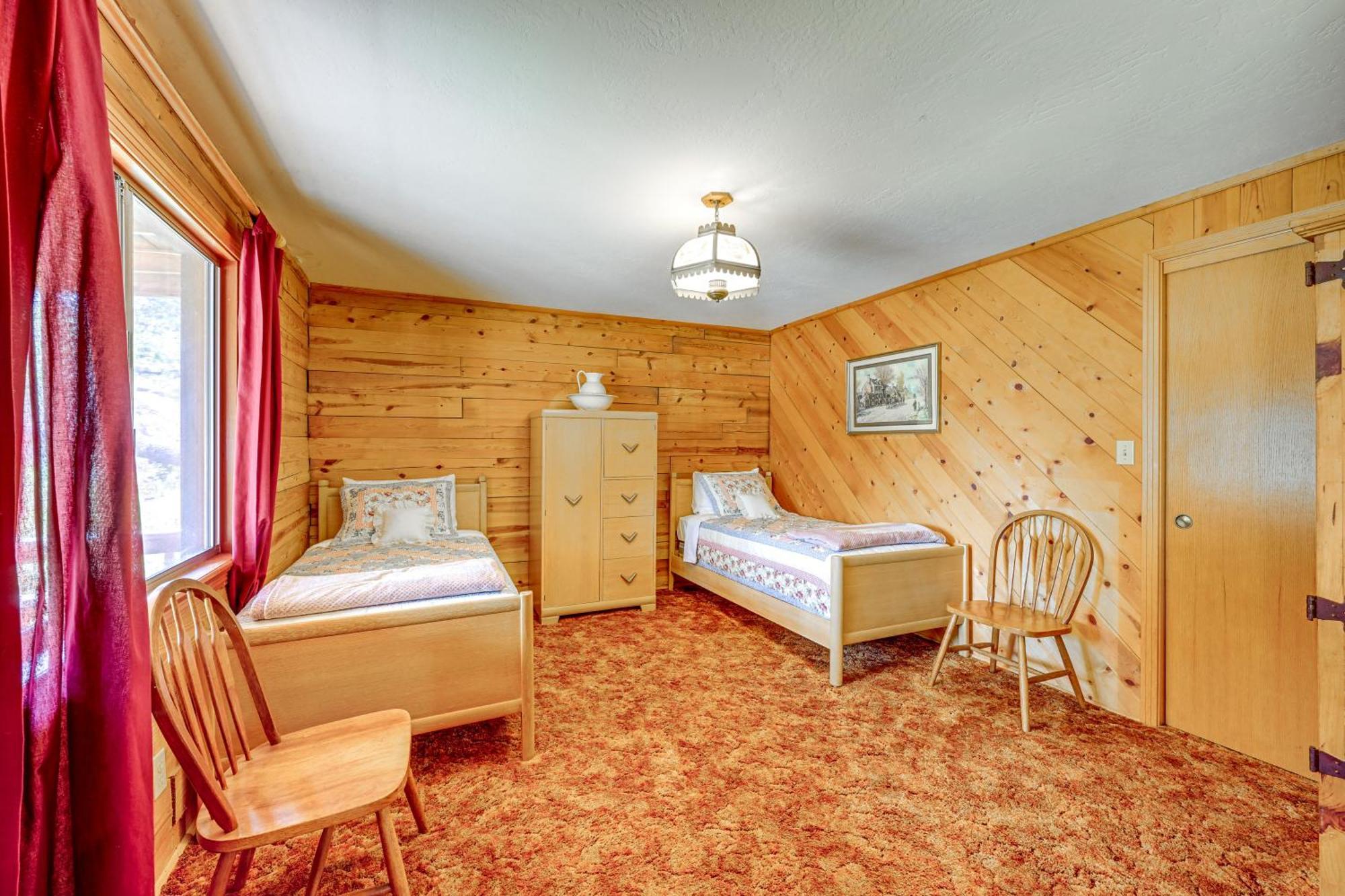 Cozy Family-Friendly Badger Retreat With Fireplace! ภายนอก รูปภาพ