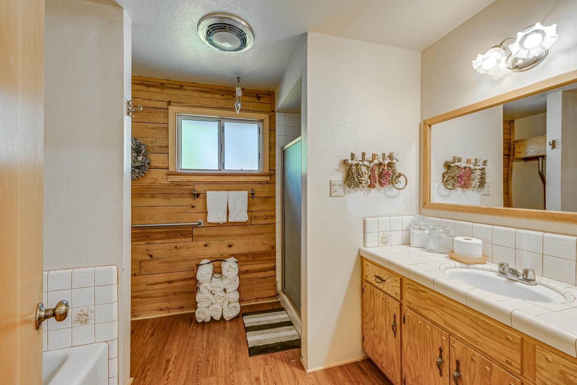 Cozy Family-Friendly Badger Retreat With Fireplace! ภายนอก รูปภาพ