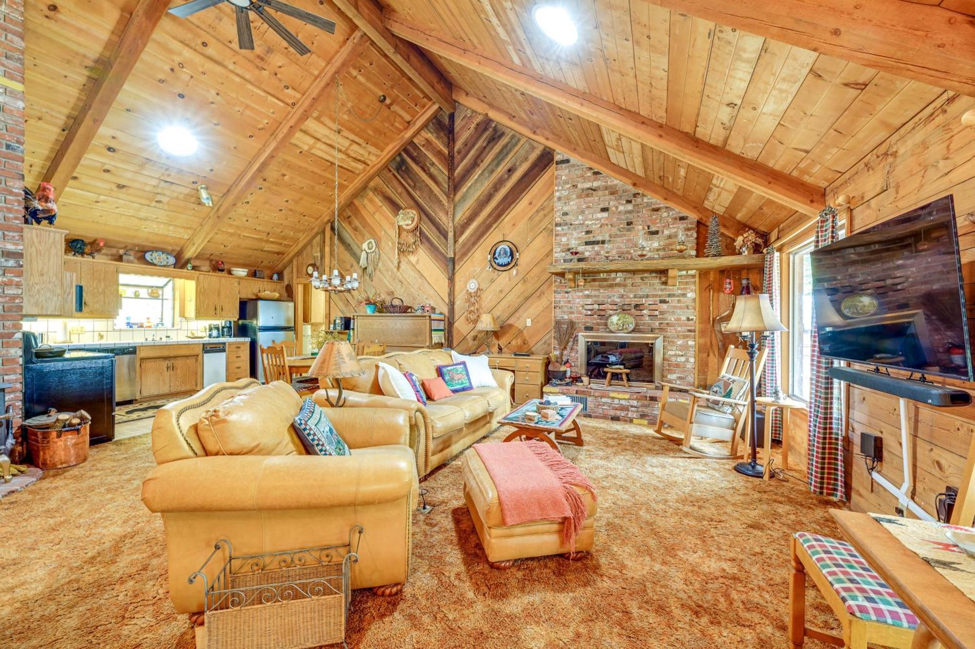 Cozy Family-Friendly Badger Retreat With Fireplace! ภายนอก รูปภาพ