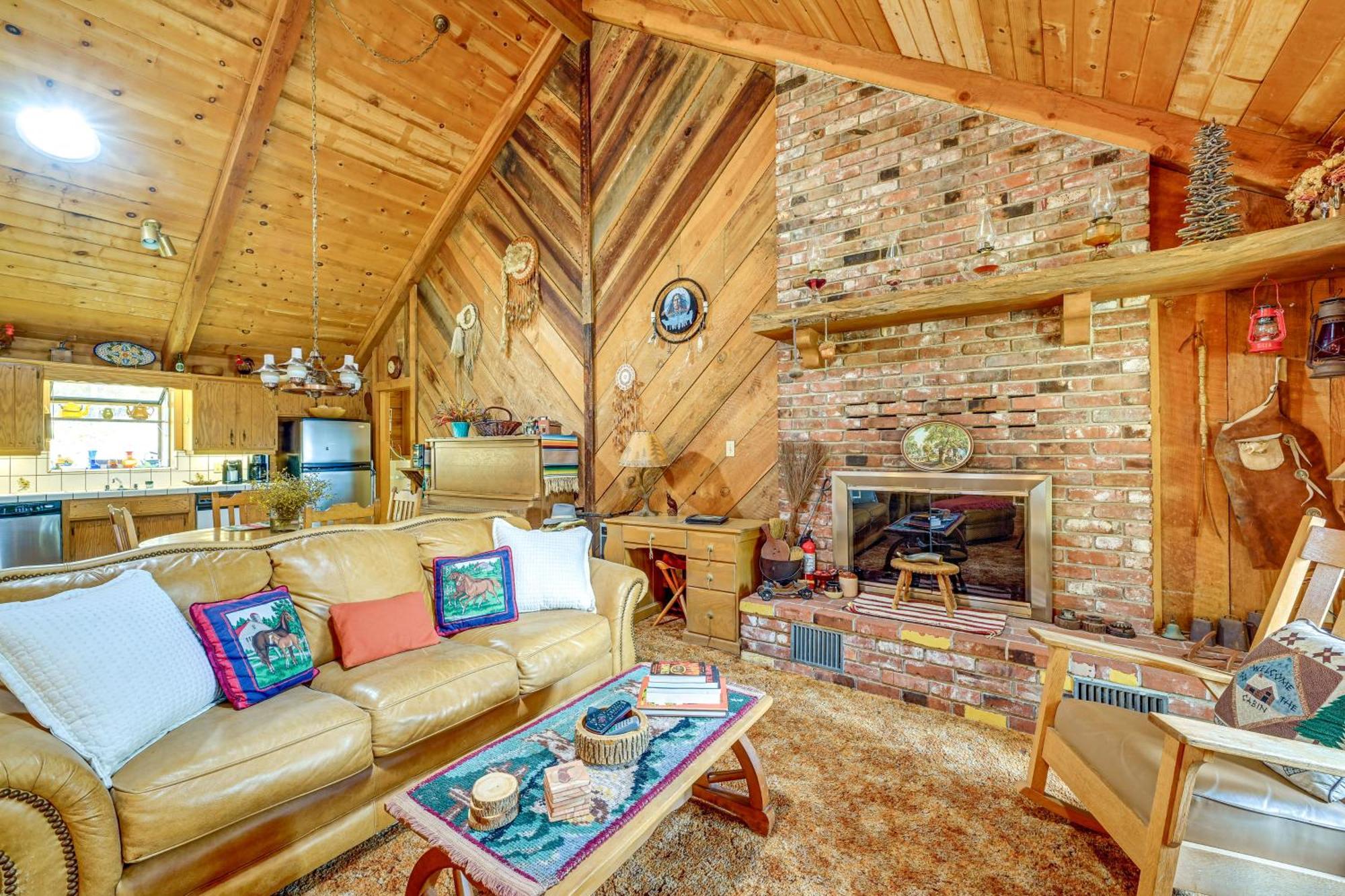 Cozy Family-Friendly Badger Retreat With Fireplace! ภายนอก รูปภาพ