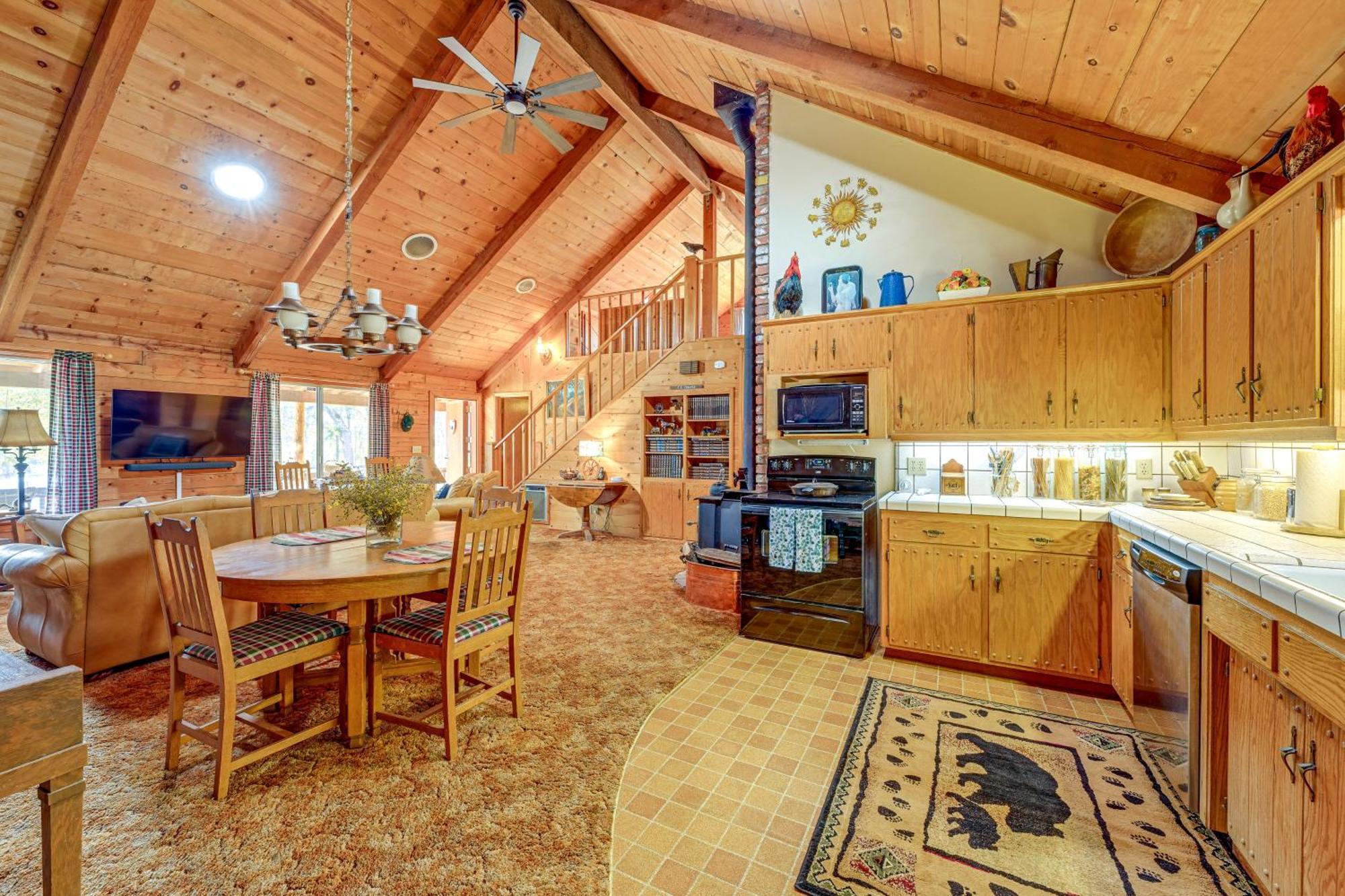 Cozy Family-Friendly Badger Retreat With Fireplace! ภายนอก รูปภาพ