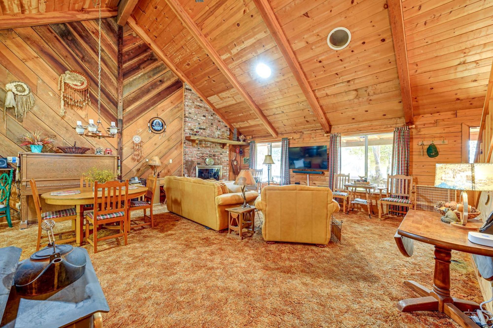 Cozy Family-Friendly Badger Retreat With Fireplace! ภายนอก รูปภาพ