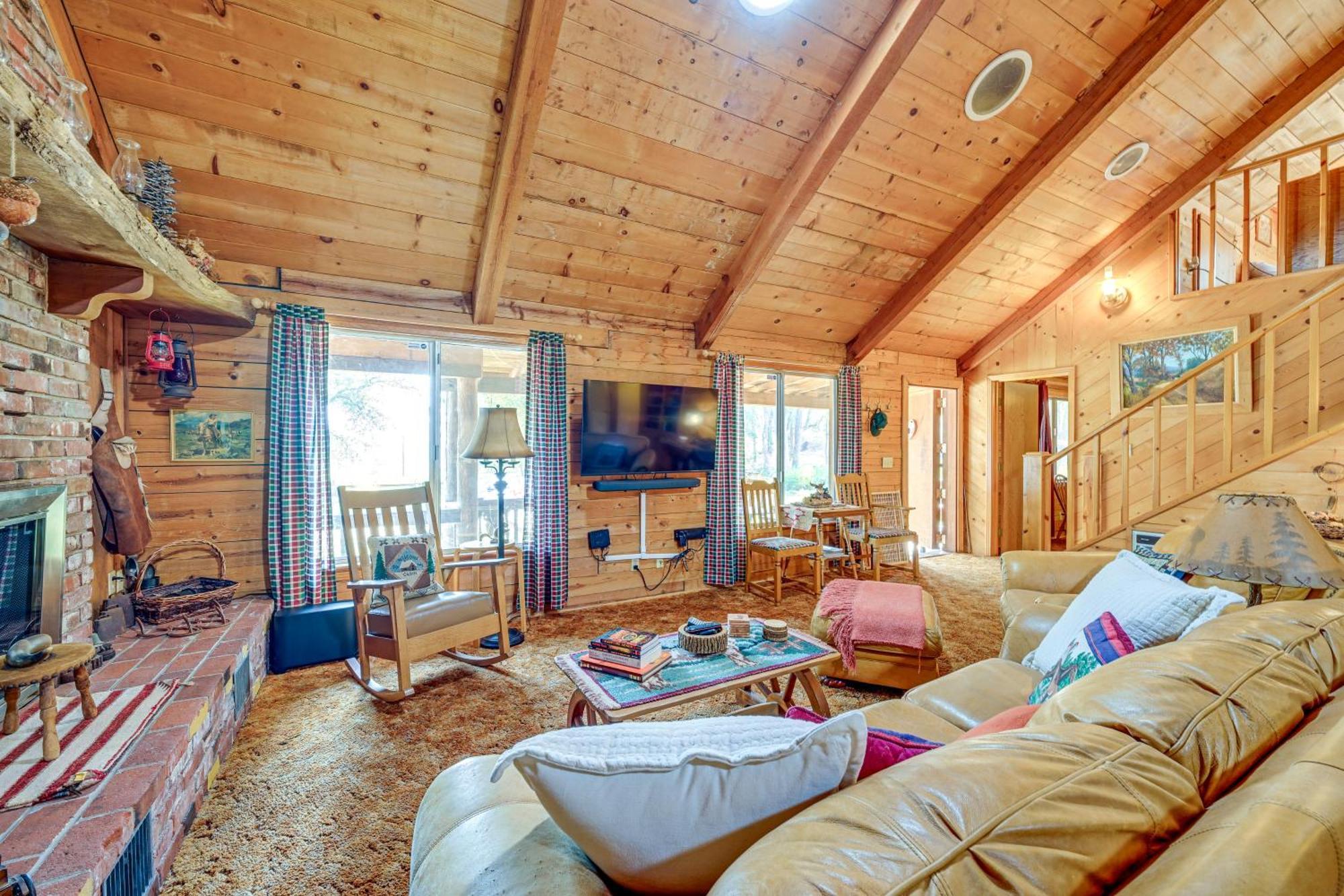 Cozy Family-Friendly Badger Retreat With Fireplace! ภายนอก รูปภาพ